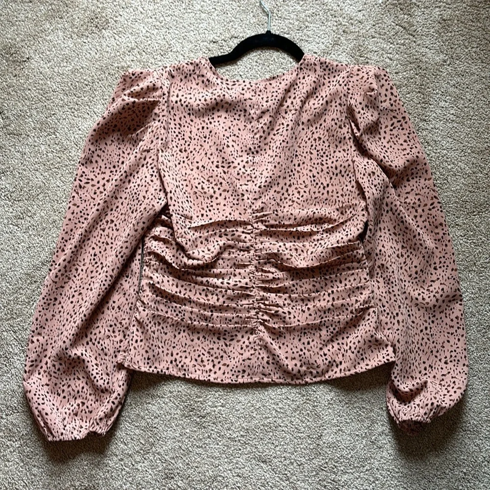 Astr the Label animal print v neck puff long sleeve top size L